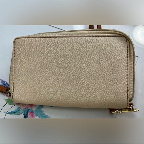 Jessica Simpson Zip Wallet - Picture 2 of 4